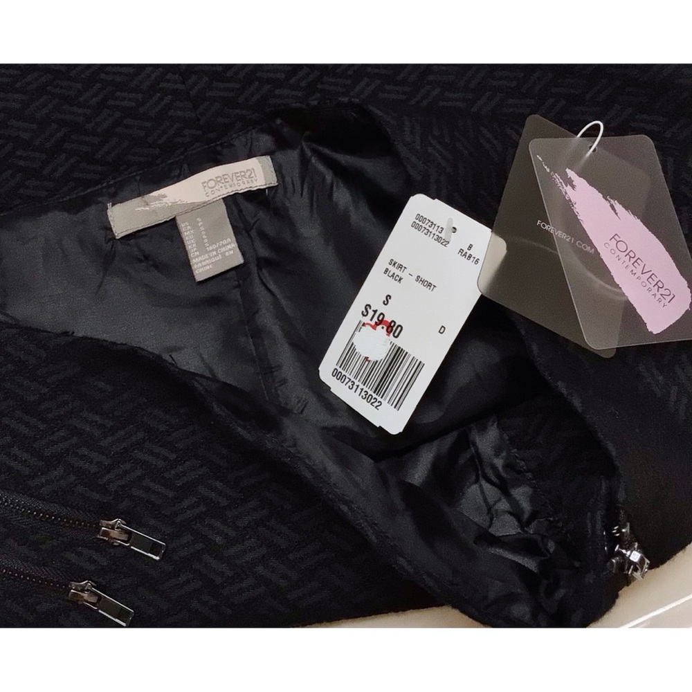 Forever 21 Black Mini Skirt - Picture 3 of 3